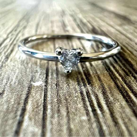 Jewelry - HEART Solitaire Ring